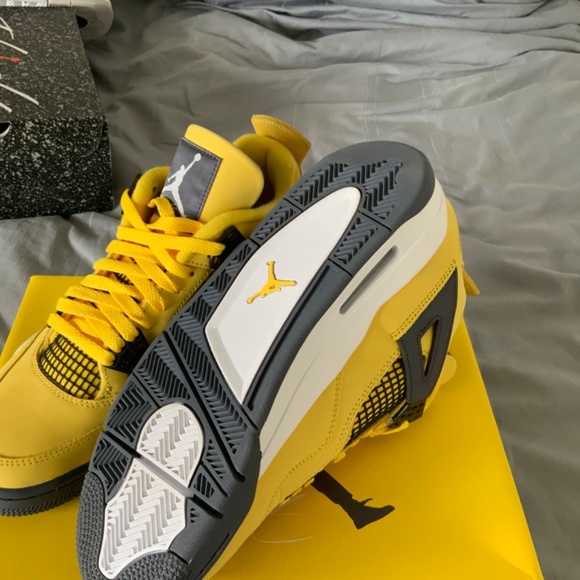 JORDAN 4 LIGHTNING main image 4